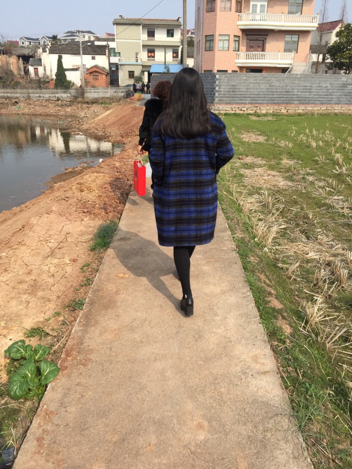 进门就叫我准备今天的午饭,我嗯了一下,中午我炒了几个菜,自已一个人