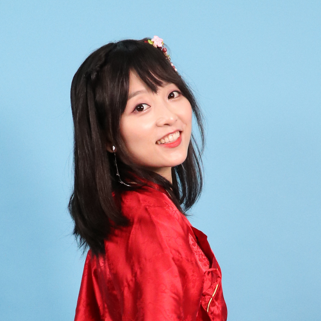 [左捂脸](第一个是吴宣仪,第二个是小葩)
