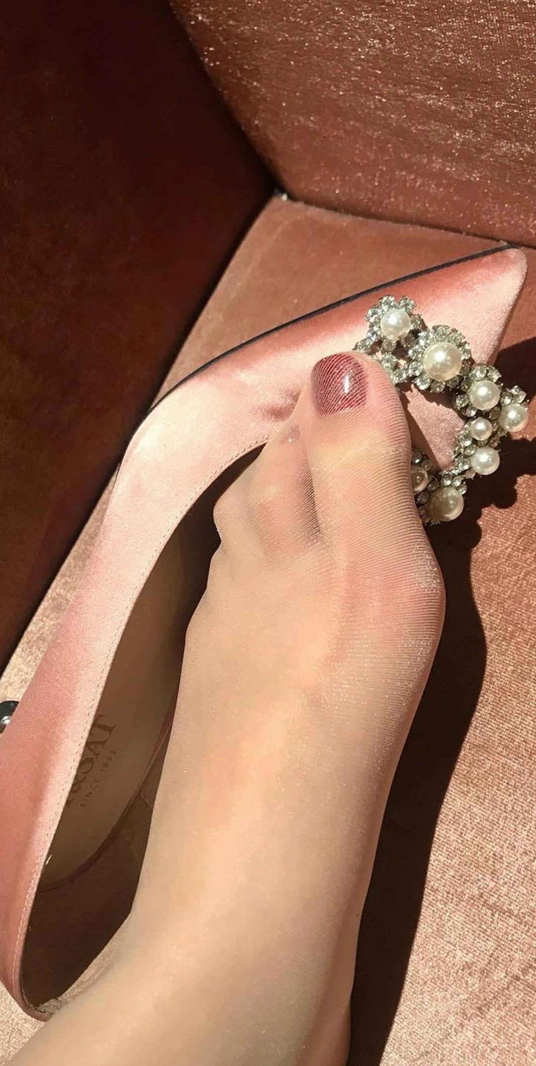 精致女神的脚尖魔法  轻轻掀开精致生活的一角,这双鞋子仿佛带着巴黎
