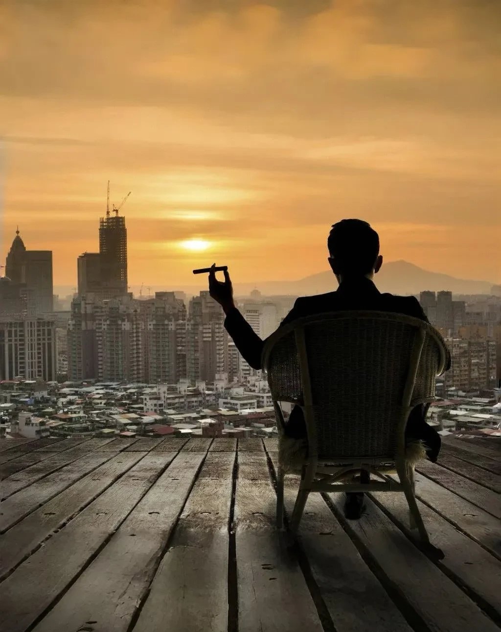 心理状态更稳定,眼界也比较大领导背影图片成熟稳重的图片意境