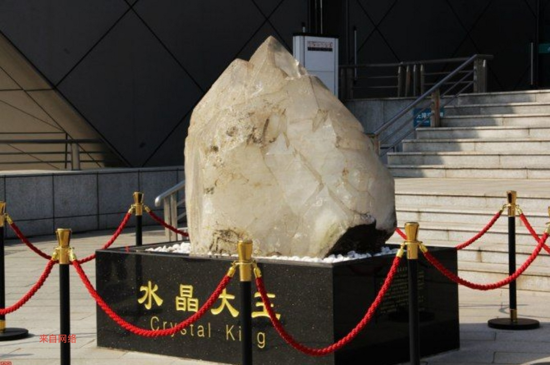文游天下(781) 中国东海水晶博物馆 文/石岩磊        水晶古称"水玉"
