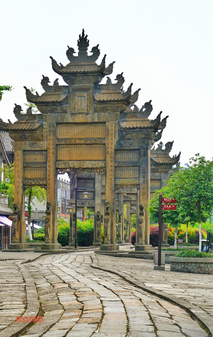 文游天下(677) 隆昌牌坊群 文/石岩磊      牌坊也叫牌楼,是我国一种