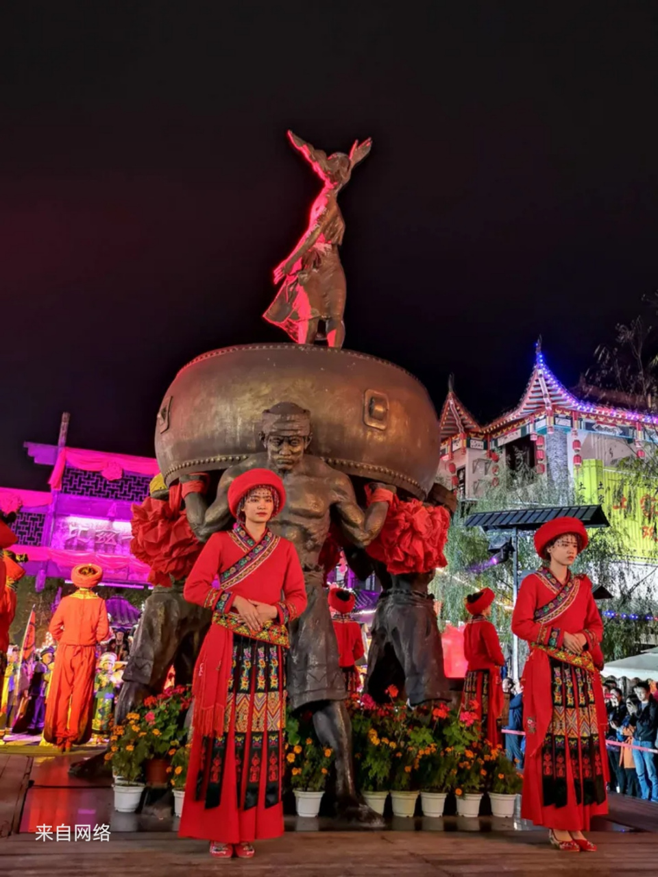 文游天下(710) 恩施土家女儿城 文/石岩磊        "不哭不嫁"是土家族