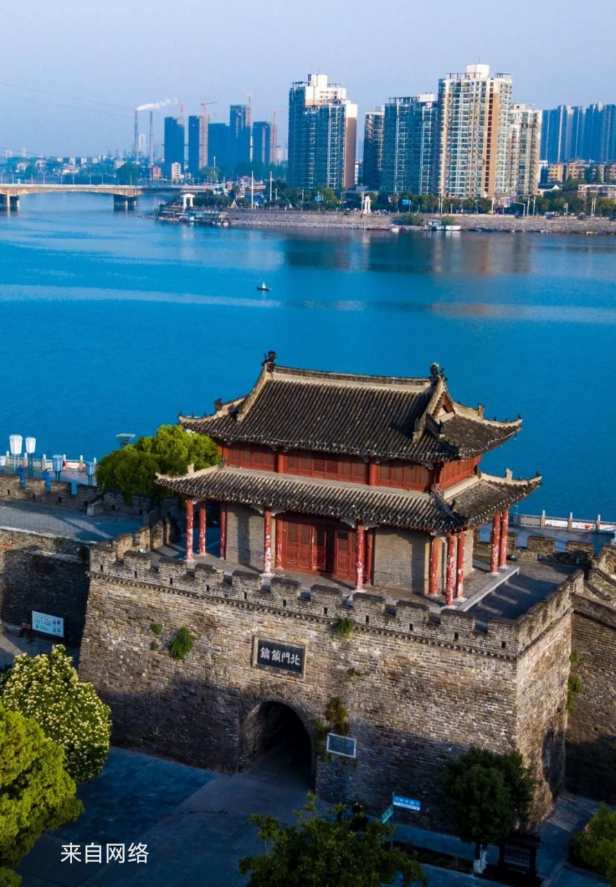 文游天下(708) 襄阳古城 文/石岩磊        今年1月份,影片《满江红》