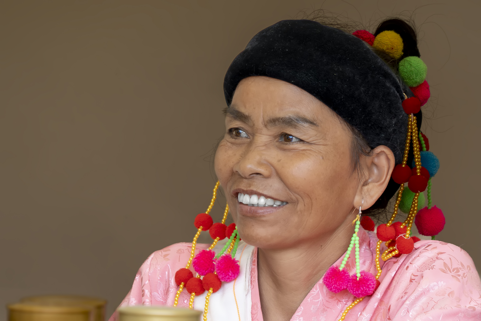 67  这里的各族人民都很淳朴,善良,脸上洋溢着幸福的笑容