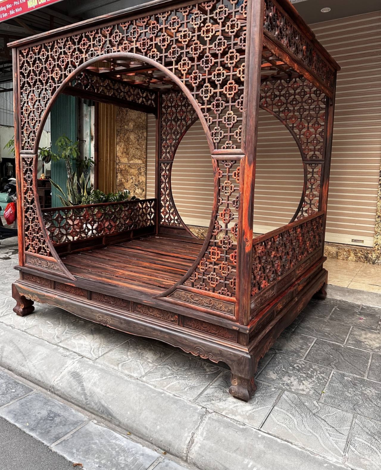 大红酸枝双月洞门架子床 黑红料 全榫卯结构