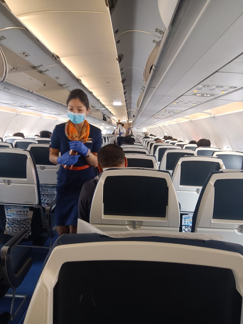 青岛航空空姐为你服务