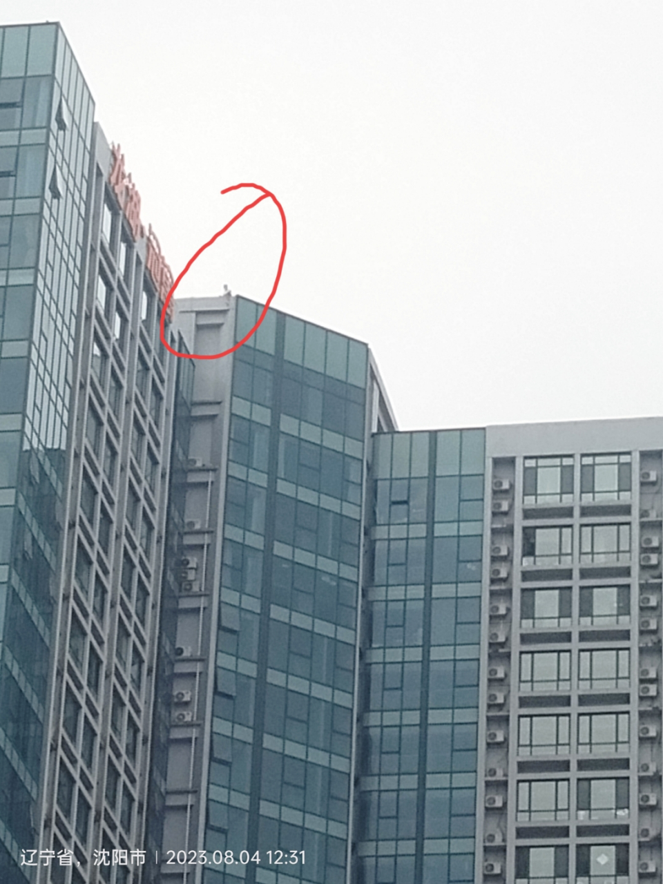 沈阳太原街龙湖冠寓有人跳楼