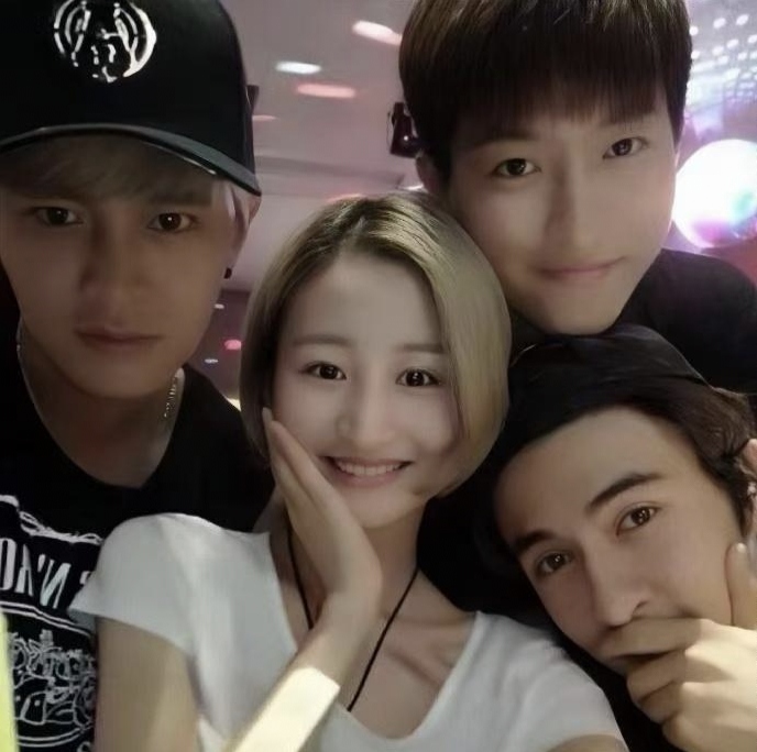 任嘉伦的老婆,漂亮温柔,和任嘉伦非常的般配,两人相识于微时,结婚多年