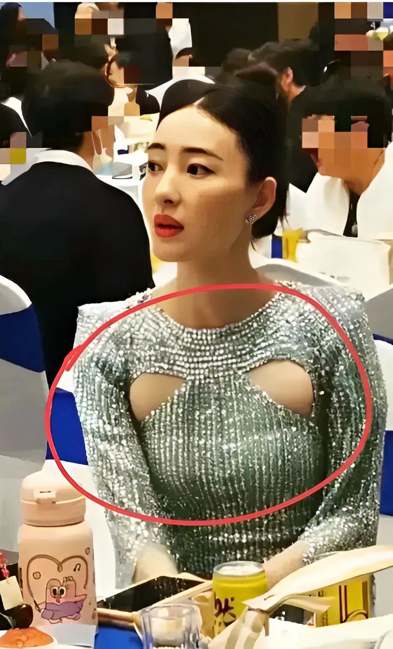 王丽坤,这衣服真的一言难尽,不雅观