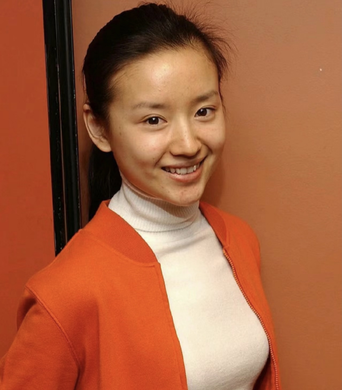 董洁2000年素颜参加旧金山电影节活动,无ps无美颜滤镜的年代这个状态