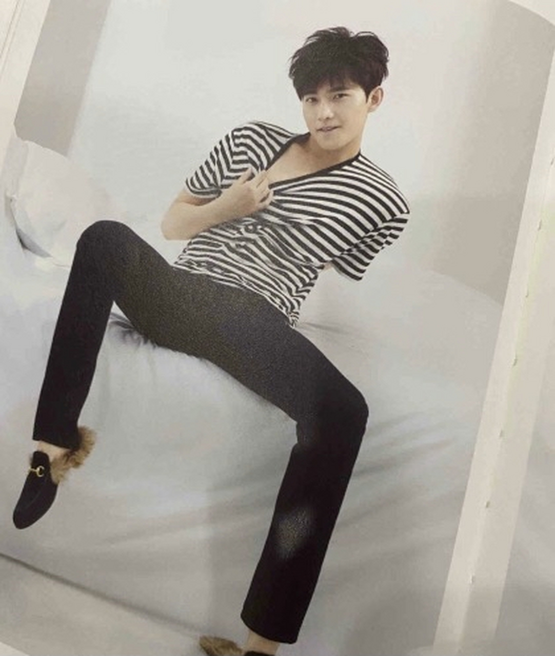 杨洋早期写真已经有油腻的迹象了!