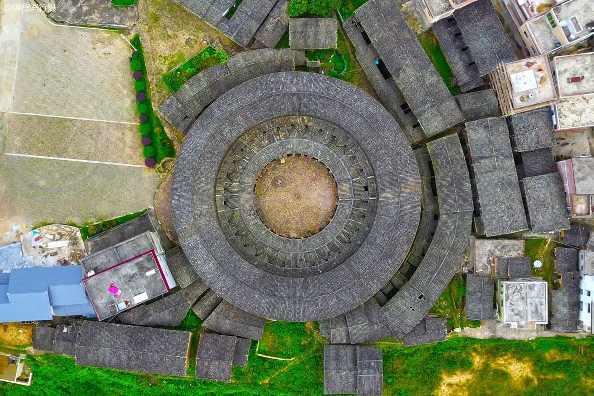 广东最美客家圆楼—梅州大埔花萼楼