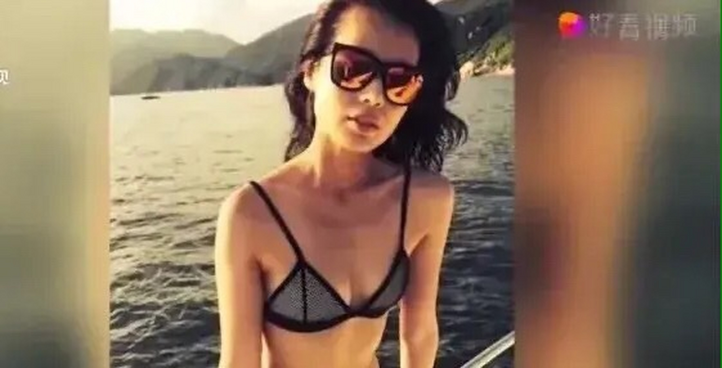 娱乐精选# 胡杏儿和老公相识起因是一张泳装照,哇,这个姑娘身材好 ..