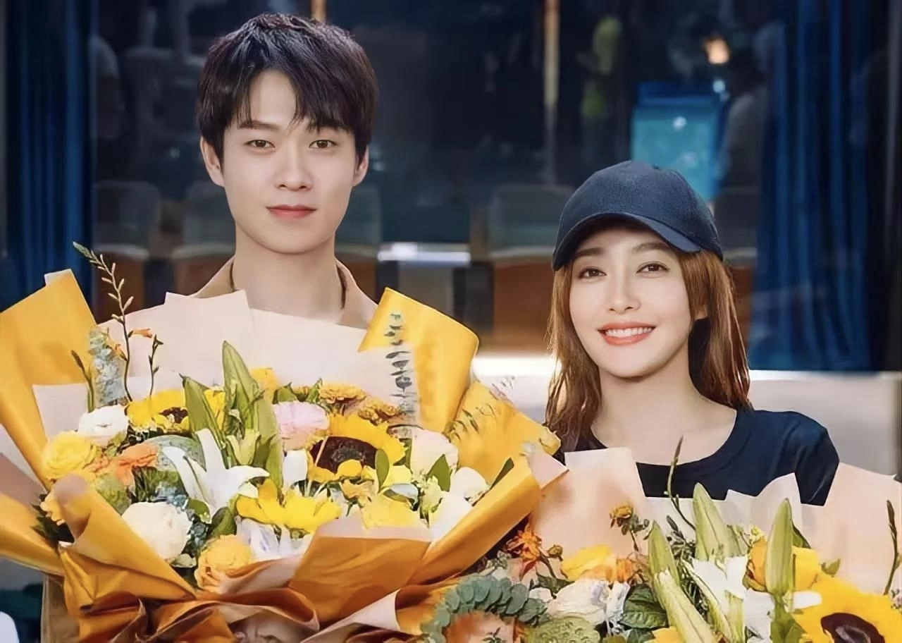 让人忍不住感叹这对姐弟恋的甜蜜生活简直比电视剧还精彩