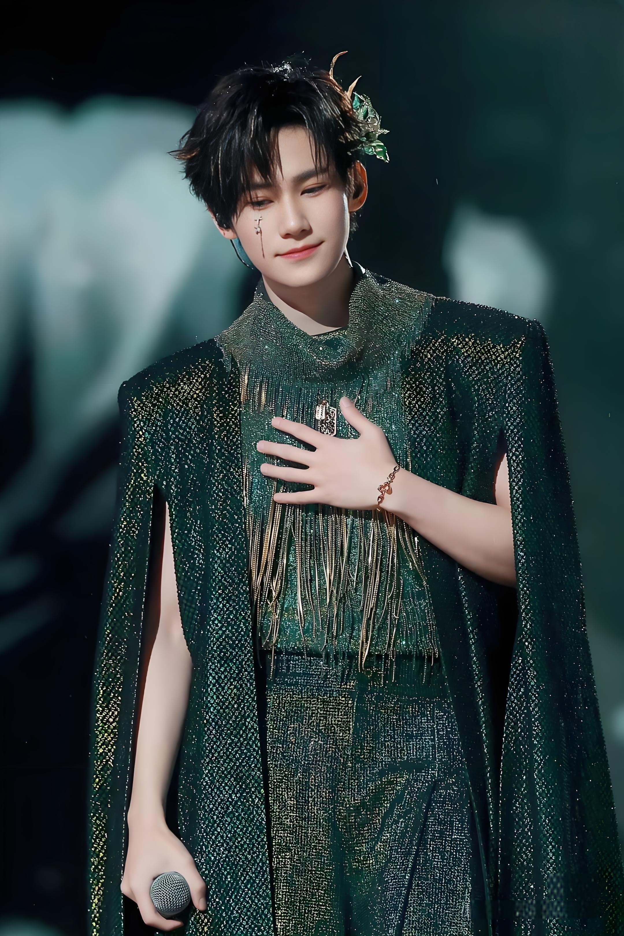 张真源的《镜花水月》超级好看!