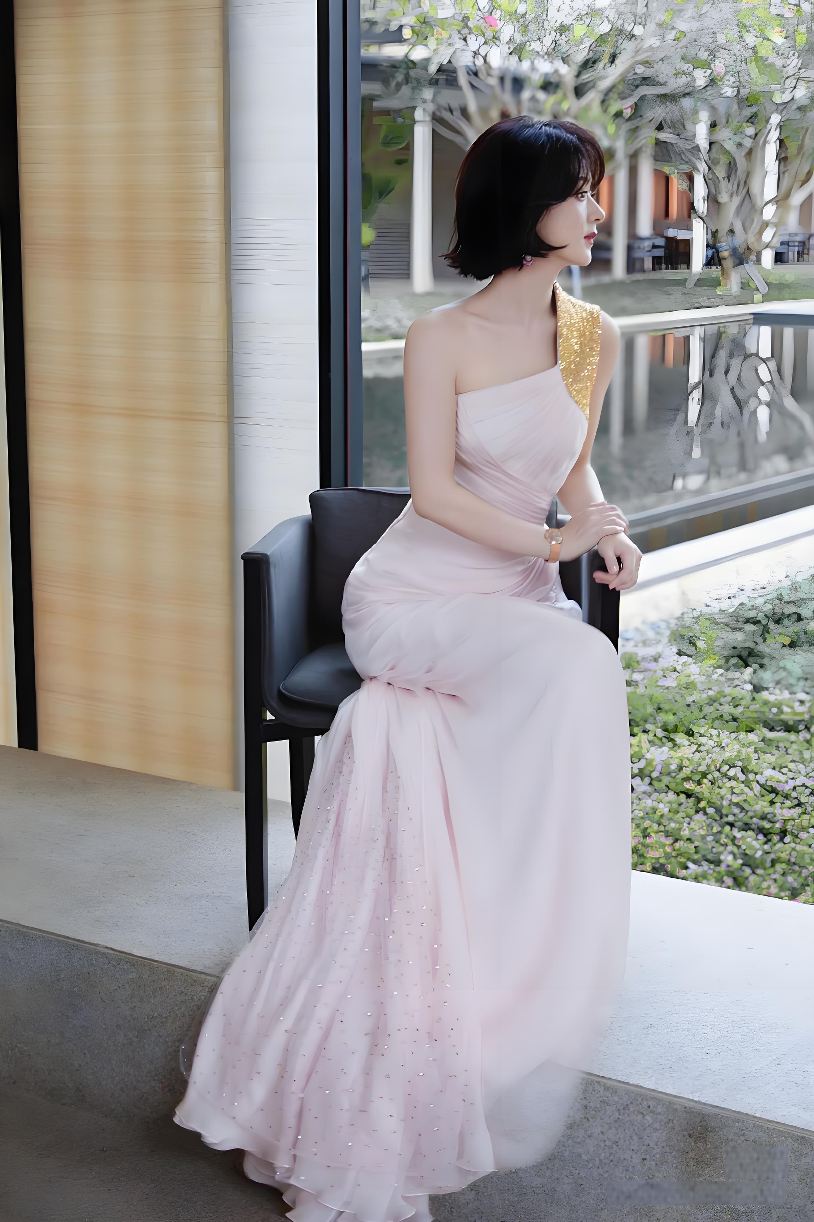 第赵丽颖红毯礼服赵丽颖惊艳的照片#美丽与优雅#赵丽颖最惊艳的照片