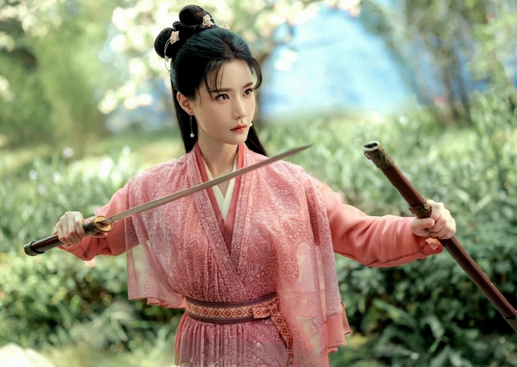 莲花楼中人物起的名字也很有意思,苏小慵就是取自"苏小慵多兰渚闲,融