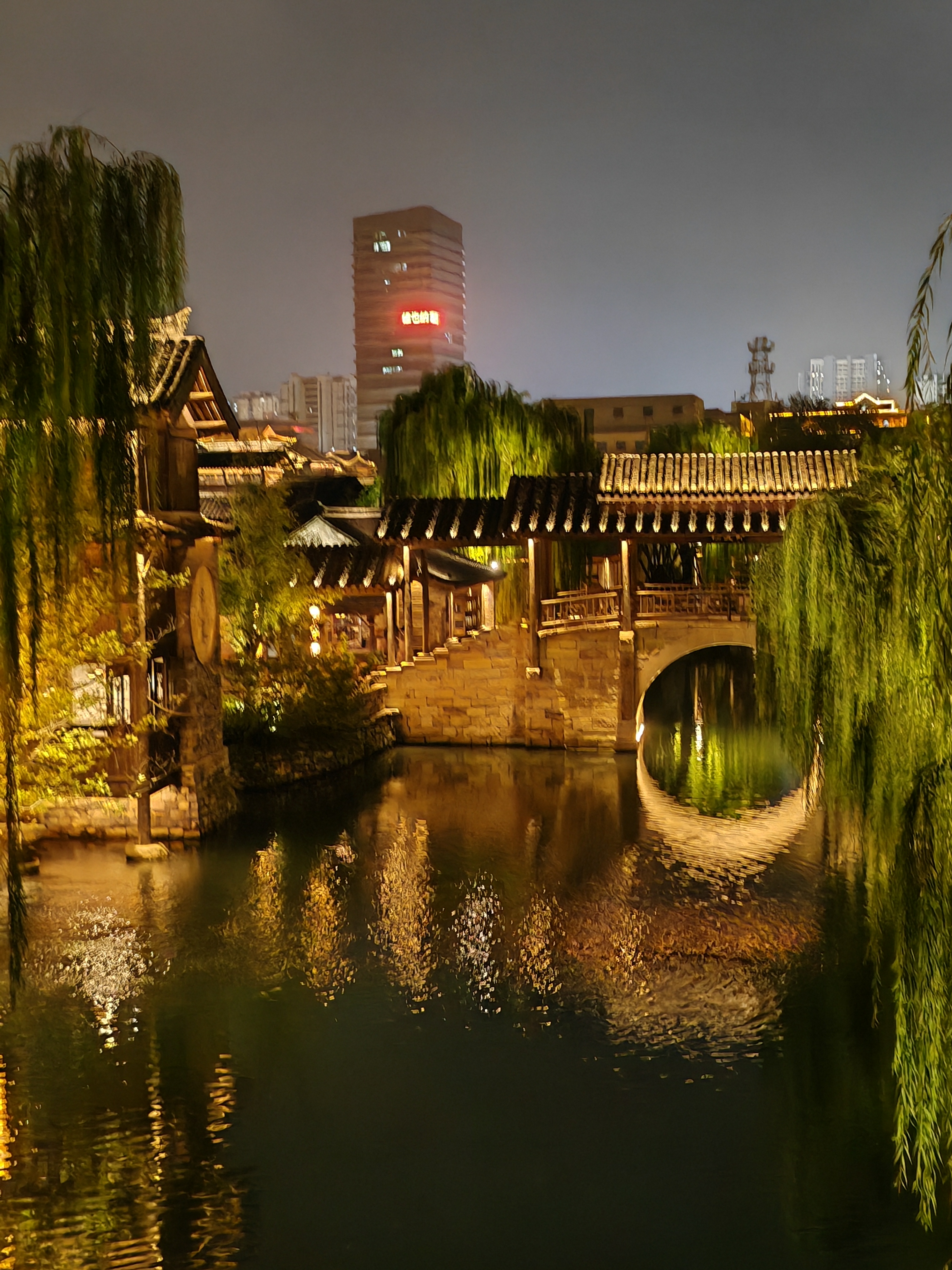 夜游章丘明水古城是一次令人难忘的体验.