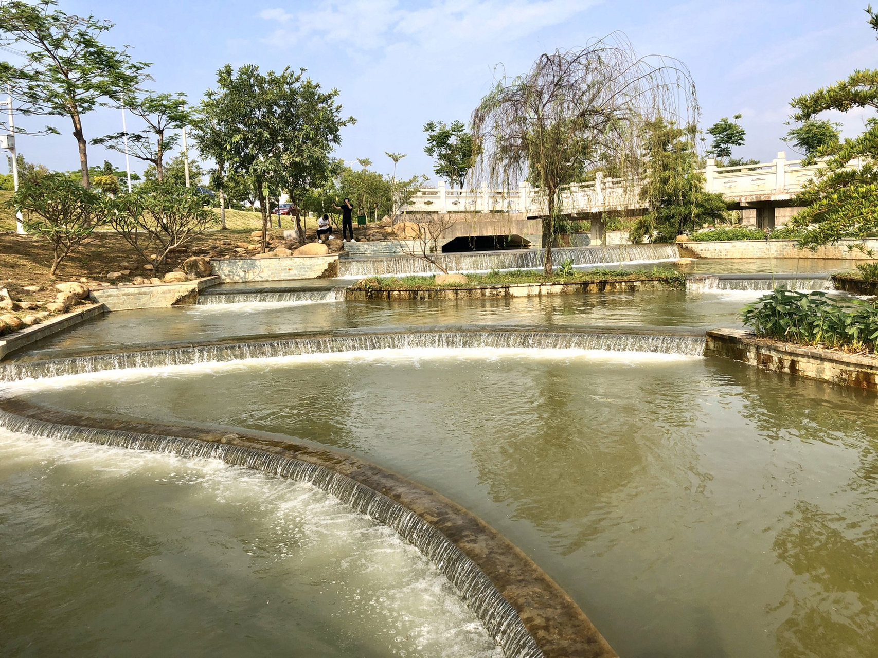 惠州望江沥,一个穿越城市街道的绿色长廊.