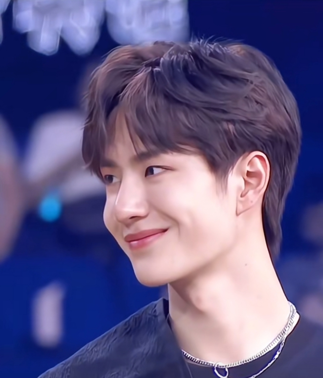 王一博的笑容,仿佛有魔力般让人心情都亮了起来