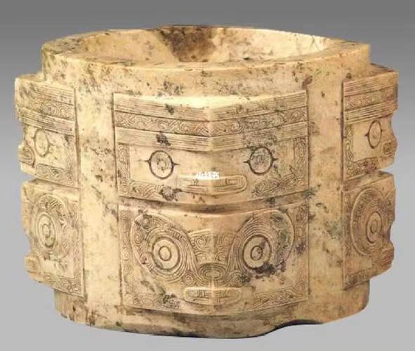 #每日一文物##文物有话说#人面兽面组合纹玉琮,高7.2厘米,边宽8.5-8.3