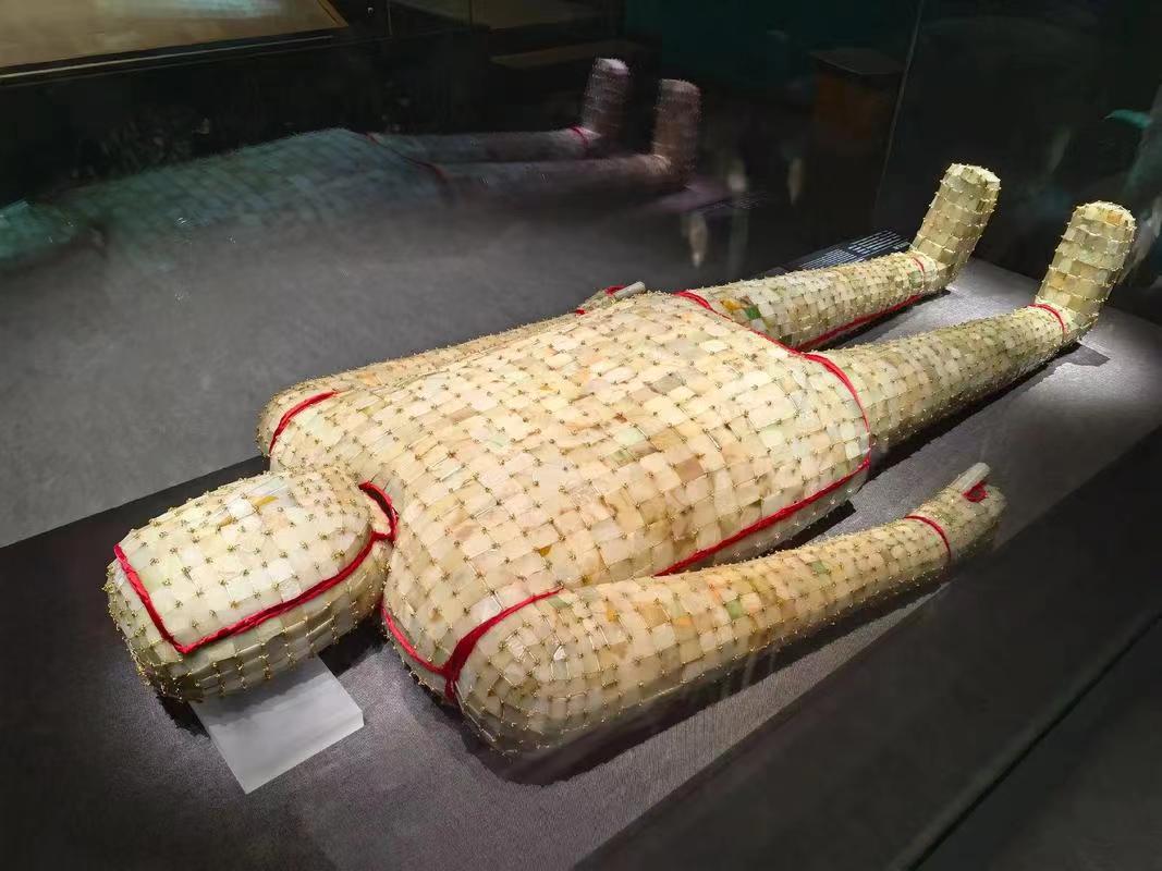 每日一文物##文物有话说#徐州博物馆藏西汉金缕玉衣,长175厘米,宽68