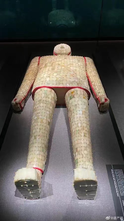 每日一文物##文物有话说#徐州博物馆藏西汉金缕玉衣,长175厘米,宽68
