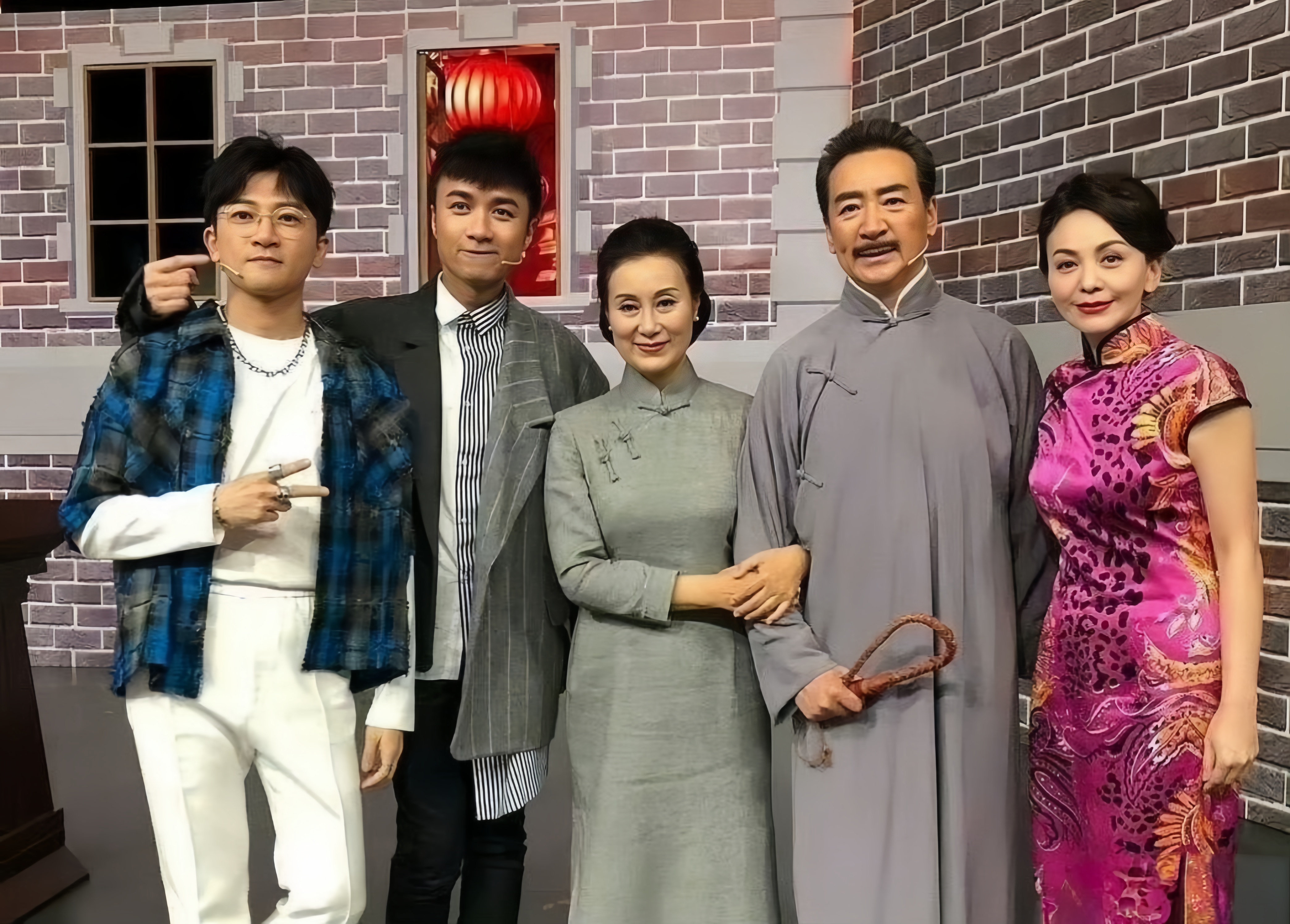 情深深雨濛濛 剧组重聚 看陆振华笑的 左右两个女婿 #影视剧# #情深深