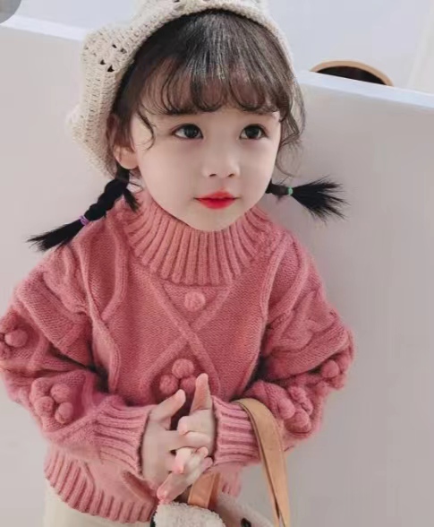 小女孩:"爸爸,你和我躲猫猫吧?"他爸爸说好呀,那你来躲我来找你.