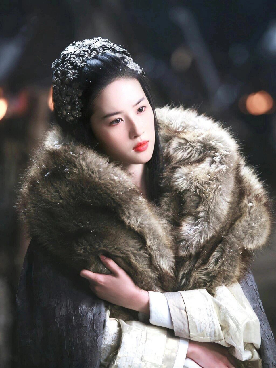 刘亦菲在电影《鸿门宴传奇》中扮演大家耳熟能详的美女人物—虞姬