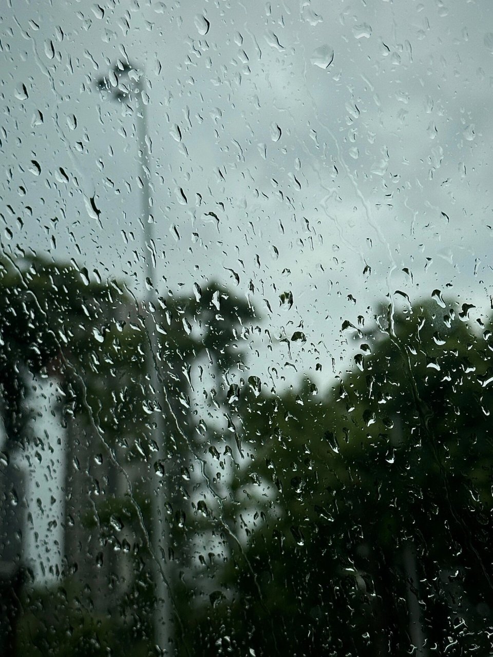 深夜emo背景图下雨图片