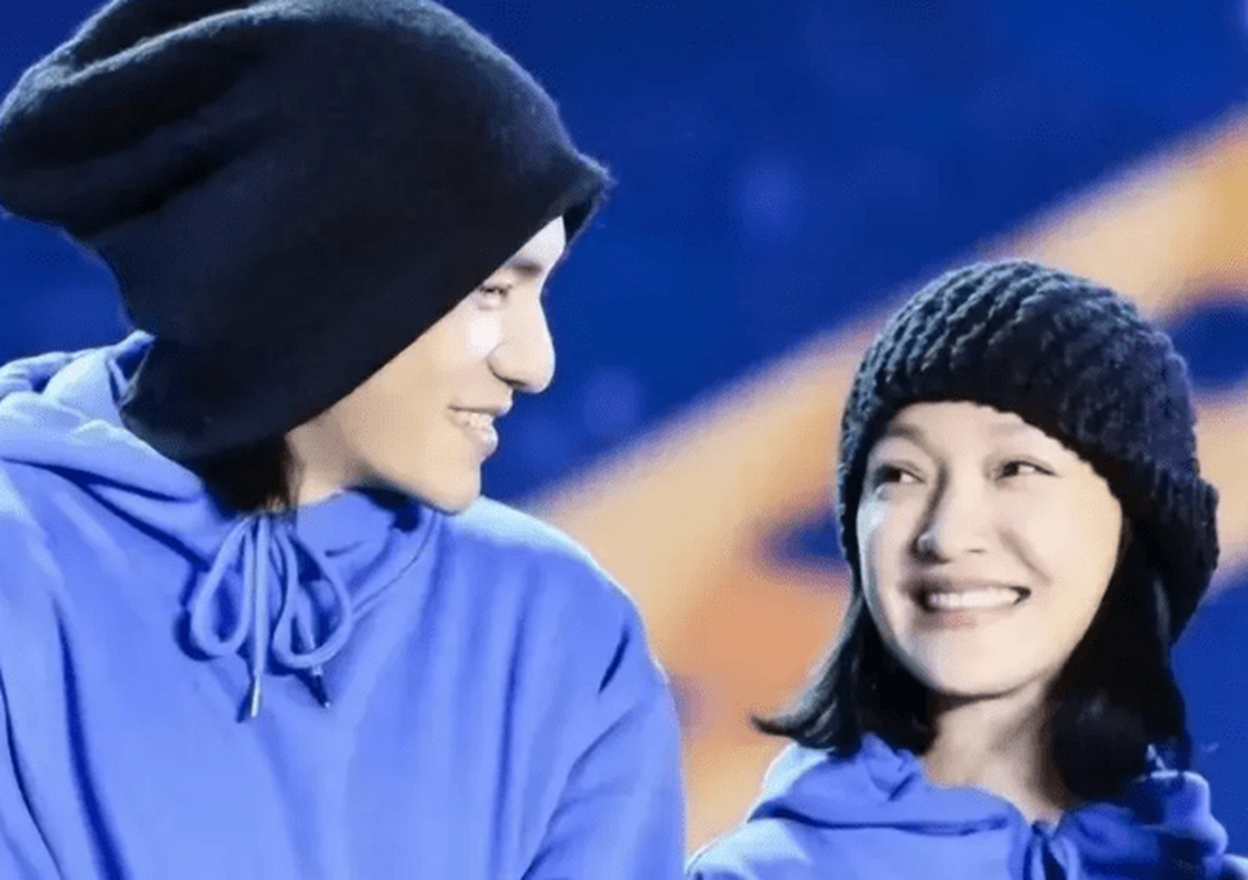 陈坤与好友周迅在西藏结婚的消息在网络上迅速传播,引发了粉丝们的