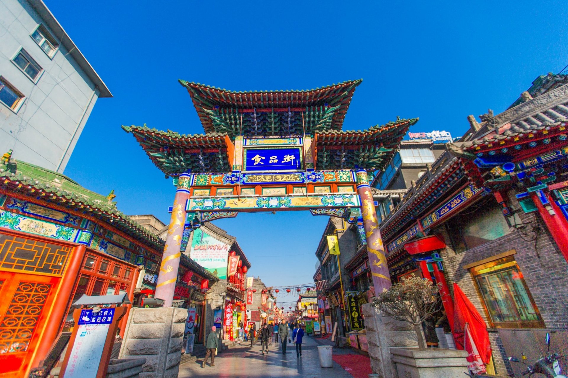 太原,这座古老的城市,就像一位沉默寡言的智者,藏着无数的故事和秘密.