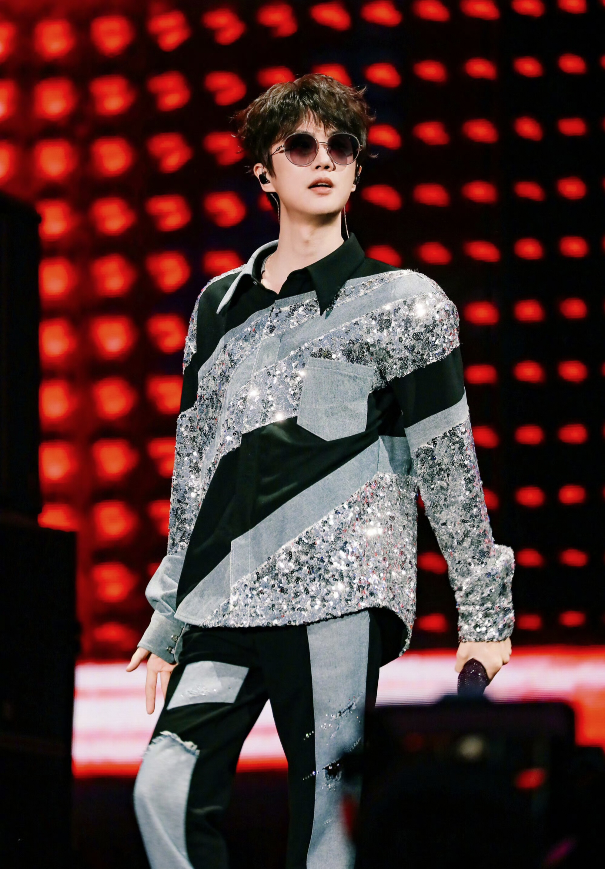 歌手许嵩要在南京举办"呼吸之野"巡回演唱会啦!