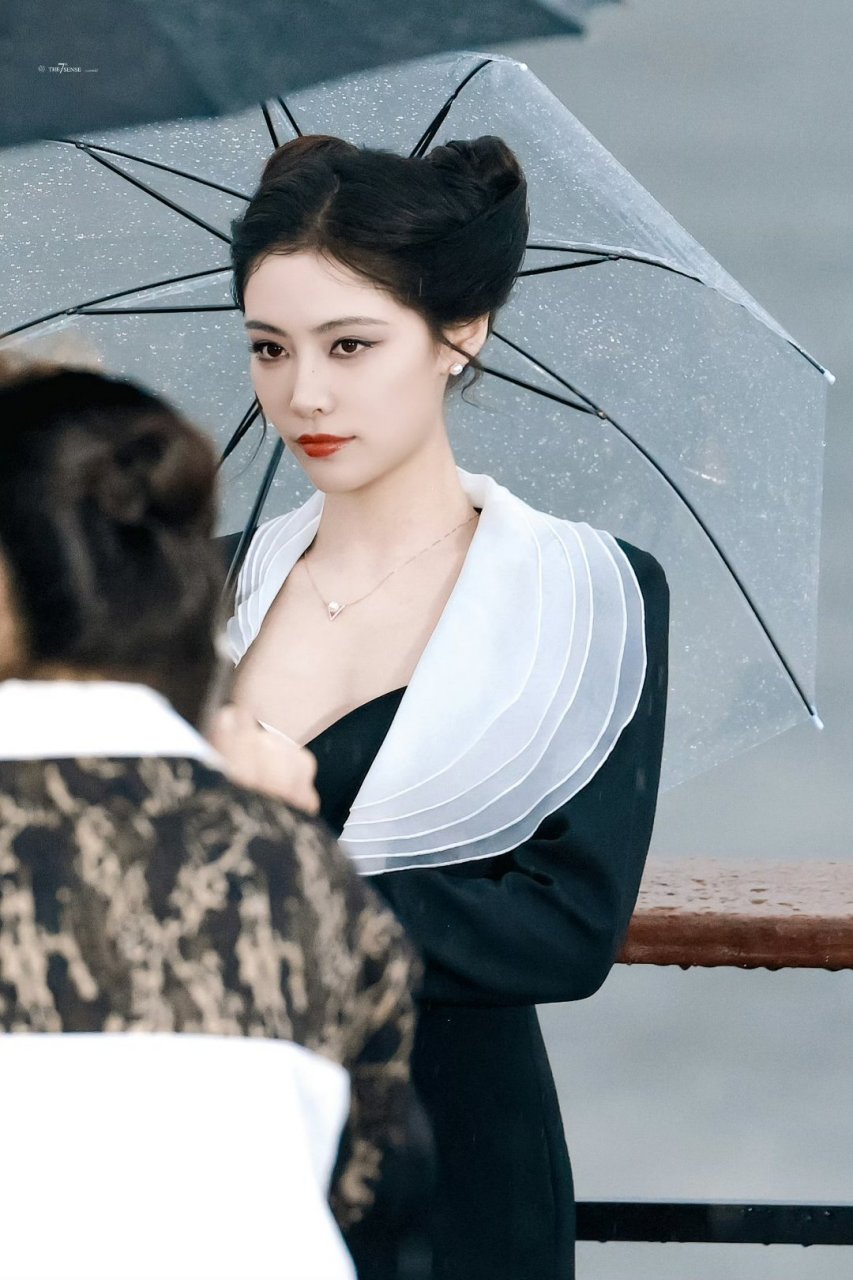 周洁琼与许佳琪的光彩夺目亮相,美到让人心动不已!