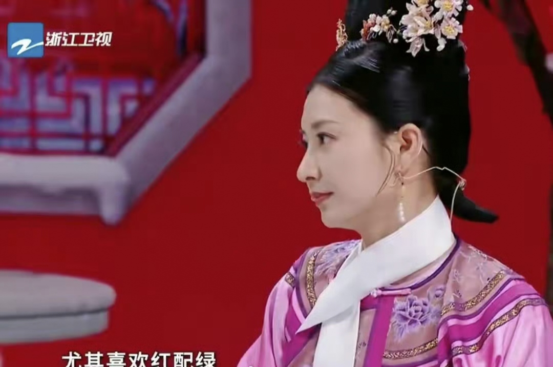 中,斓曦扮演了一位名叫沈眉庄的角色,被大家亲切地称为"眉姐姐"