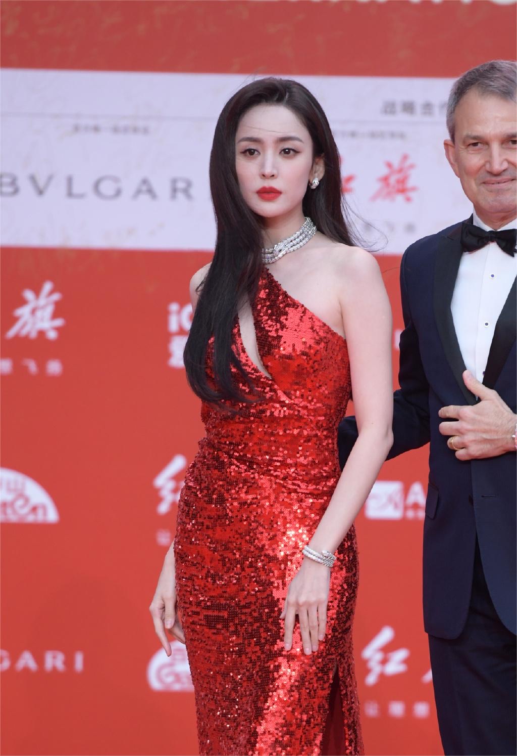 日前,第十三届北京国际电影节正在举行,各大女星们的红毯生图照,一