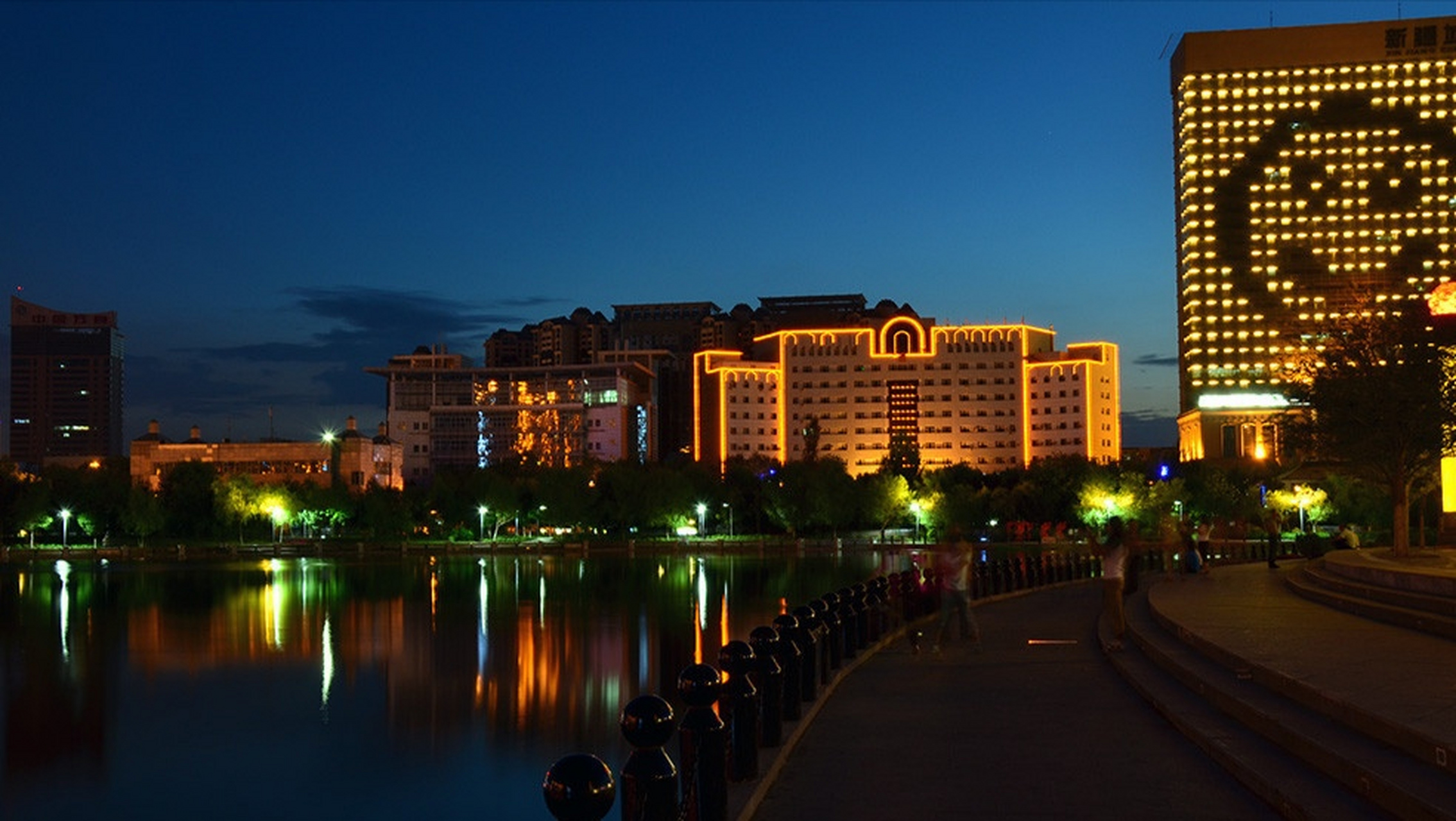 乌鲁木齐夜景实拍图片