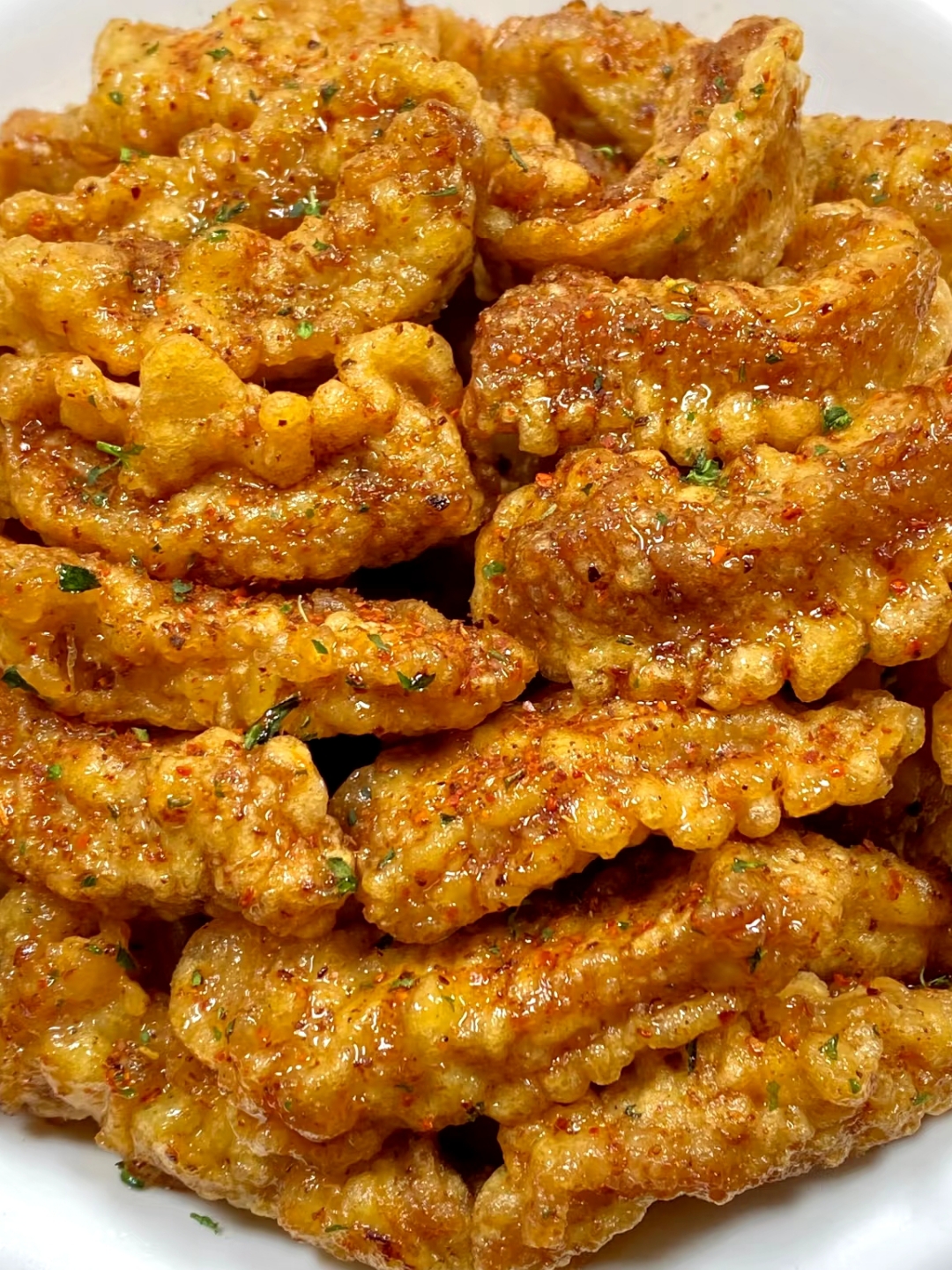 今天分享的是炸里脊肉,巨好吃 外皮炸得金黄酥脆,咬一口就听到"咔嚓"