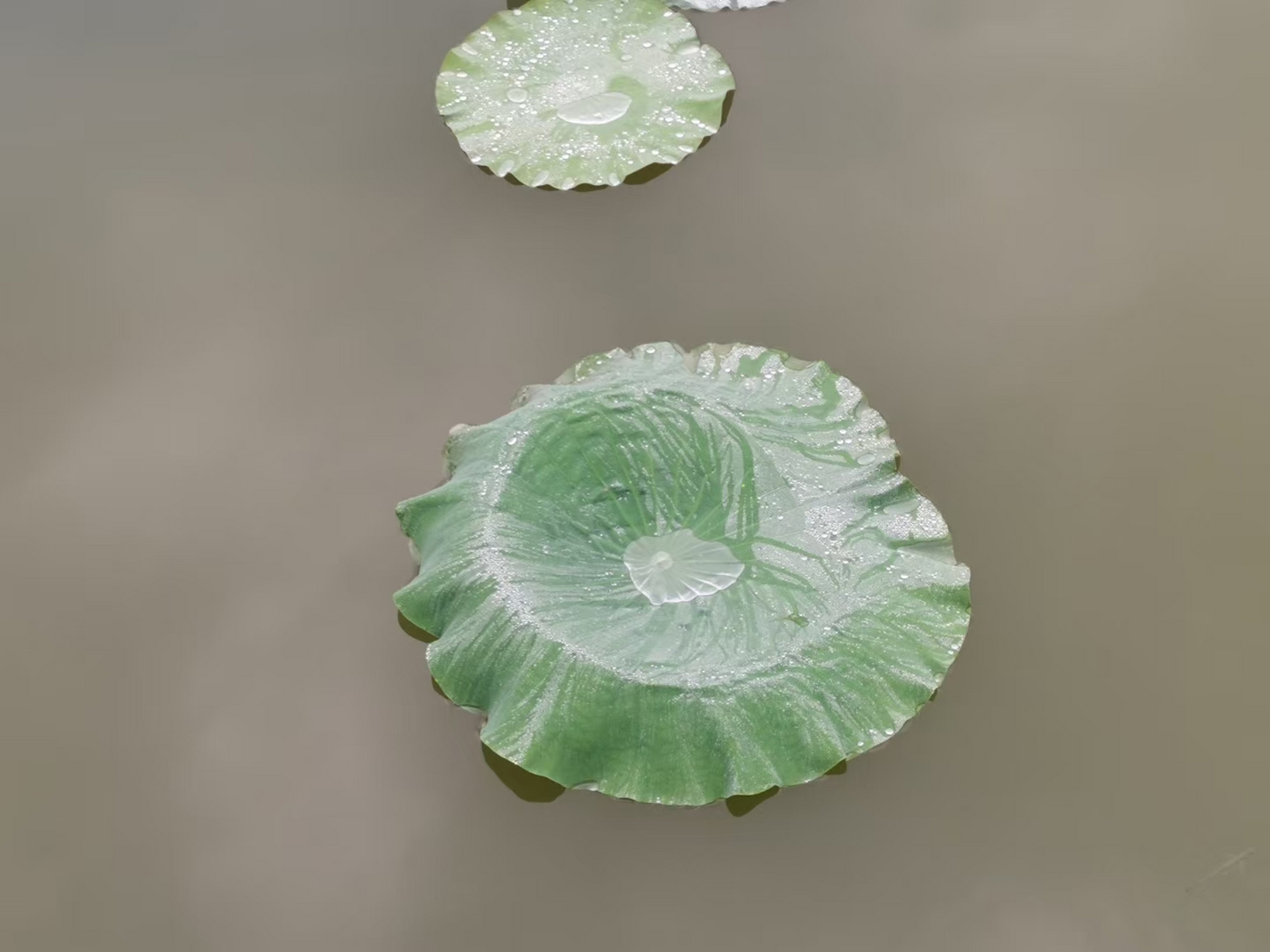 她,在部队大院长大,后