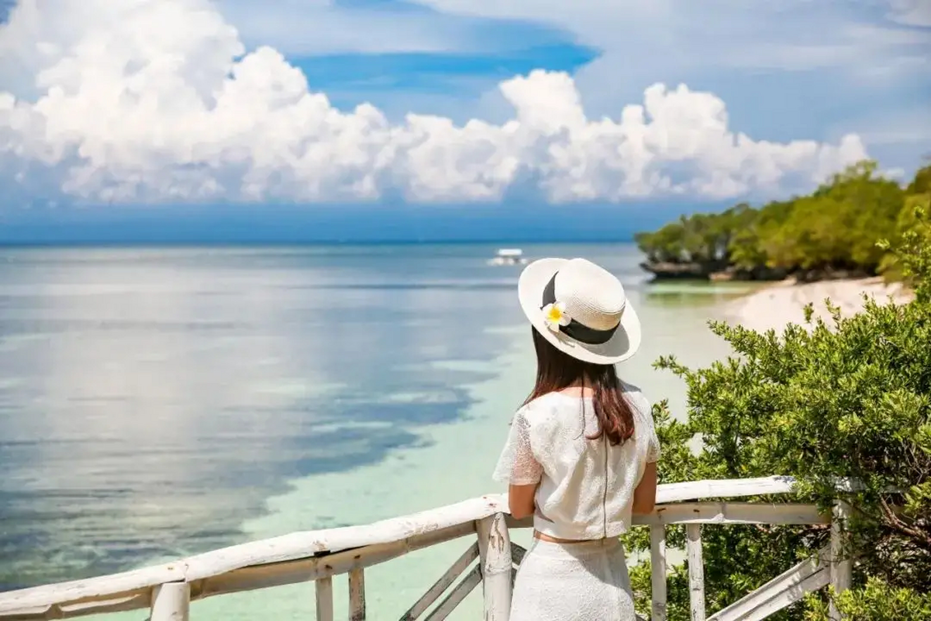 【小米故事会】人,越简单,越高级 作家三毛曾写道:"我不求深刻,只求