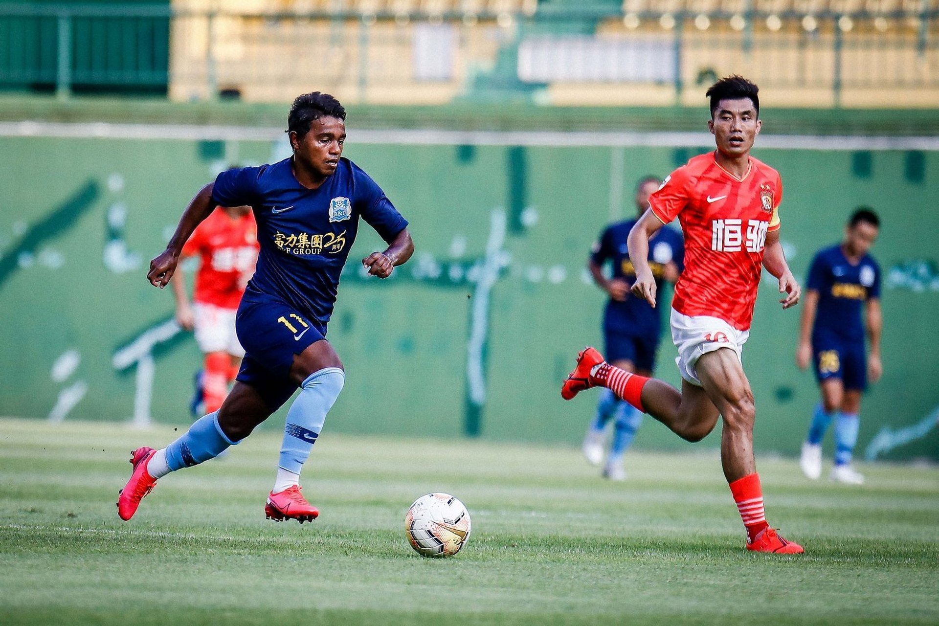 郑智这肌肉水平,再踢5年,问题都不大!