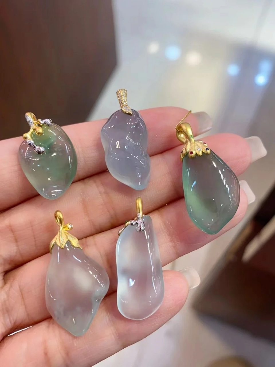 今日新宠,翡翠冰种随行挂件吊坠,宛如深山中的一抹清泉,晶莹剔透.