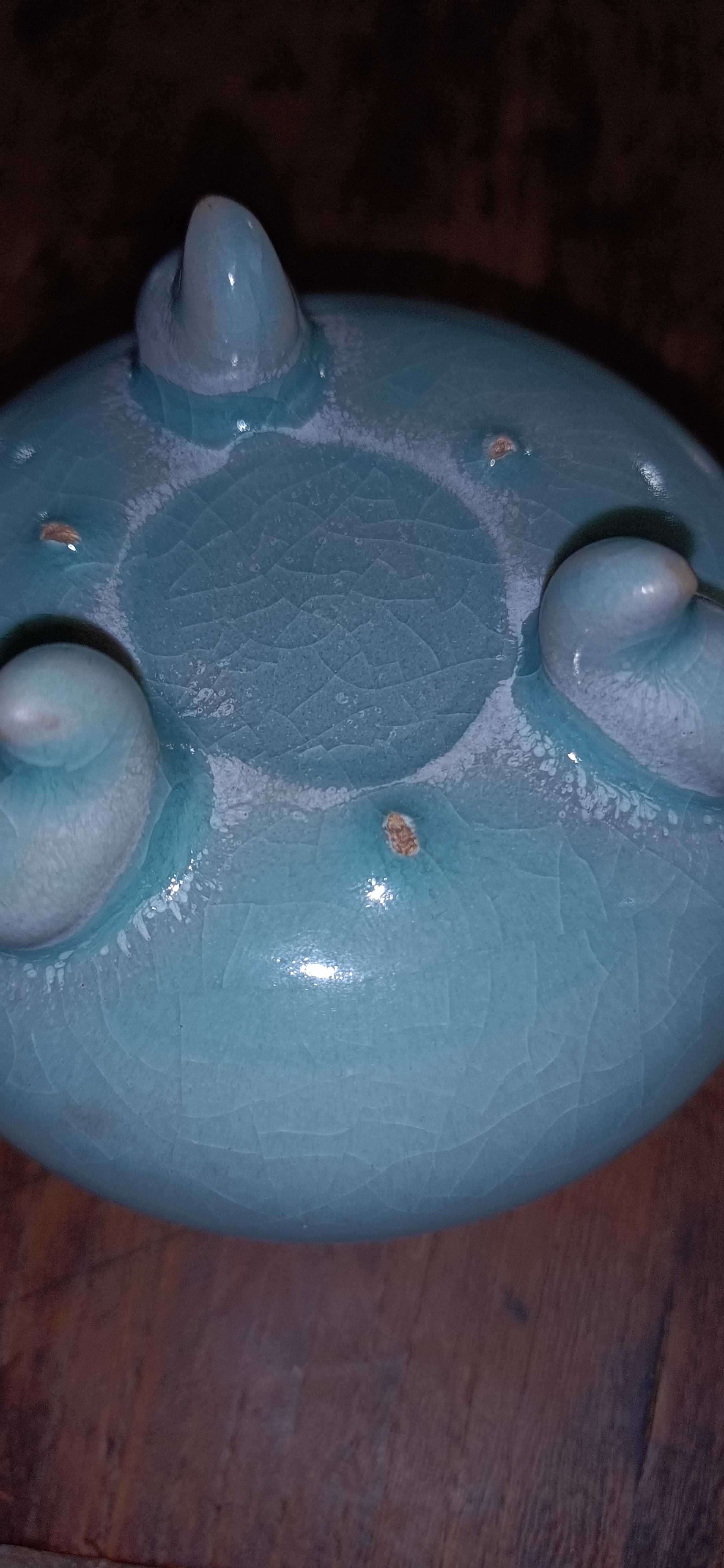 宋天青釉蝉翼纹开片官汝窑三足鬲式炉