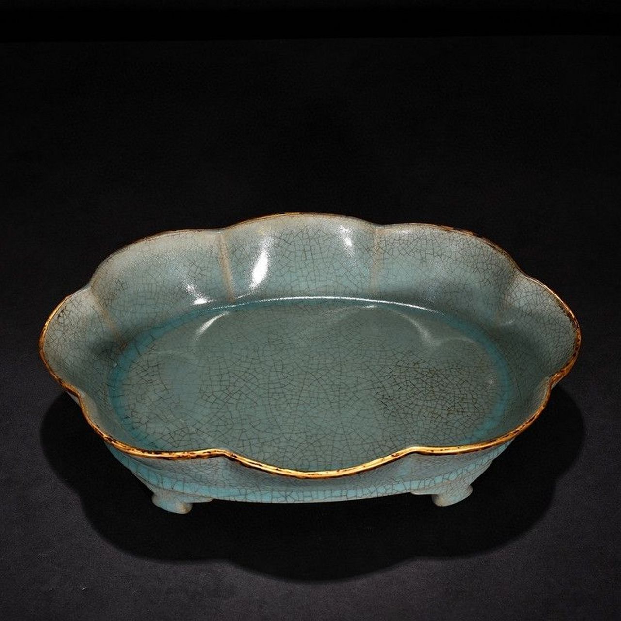 北宋官汝窑乾隆御题铭文镶口荷叶边水仙盆