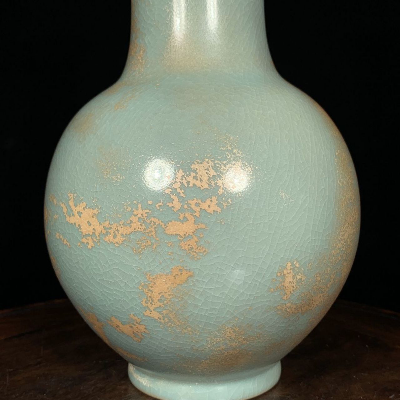 北宋宝丰天青釉蝉翼纹开片土沁官汝窑长颈胆瓶