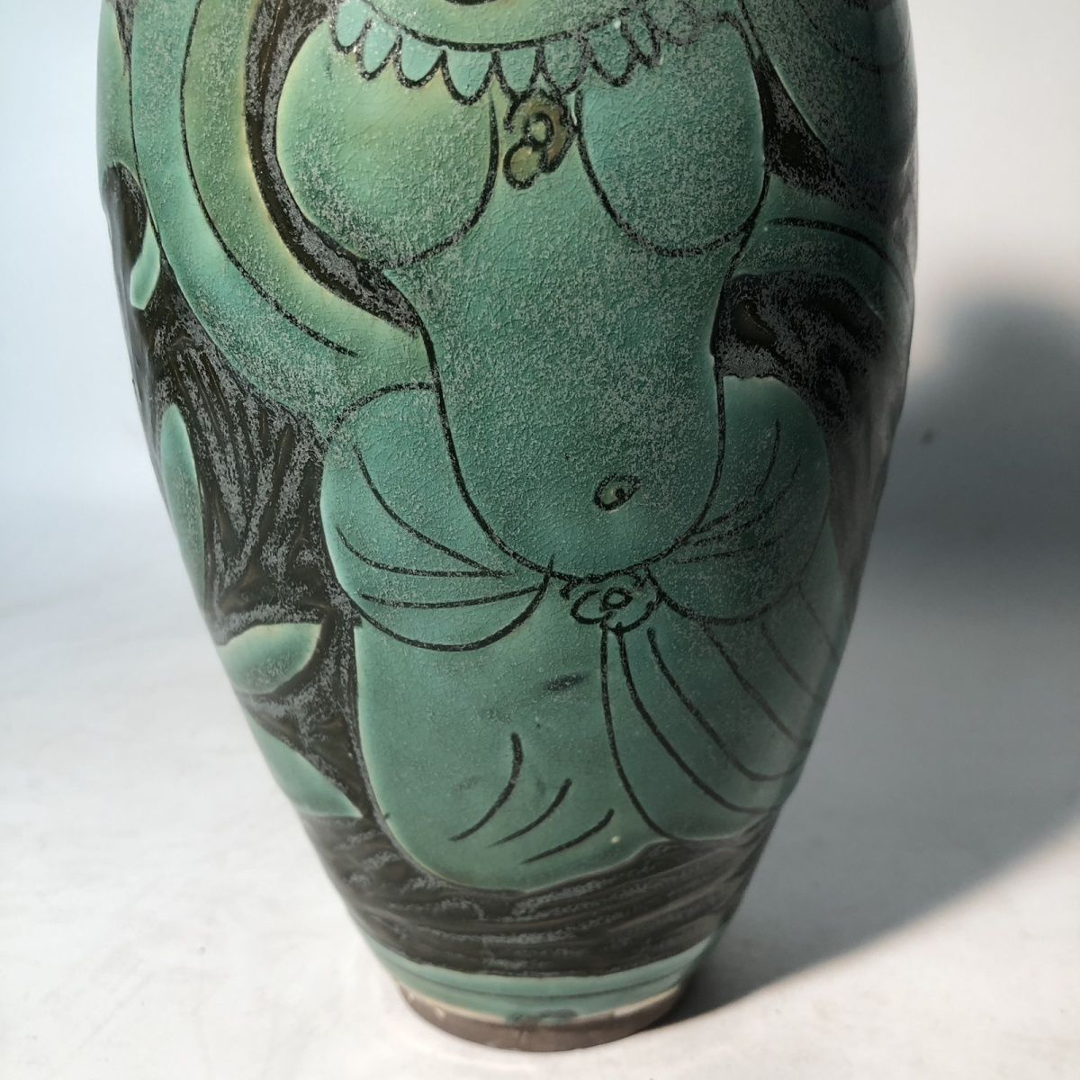 唐早期绿釉仙女飞天磁州窑人物梅瓶