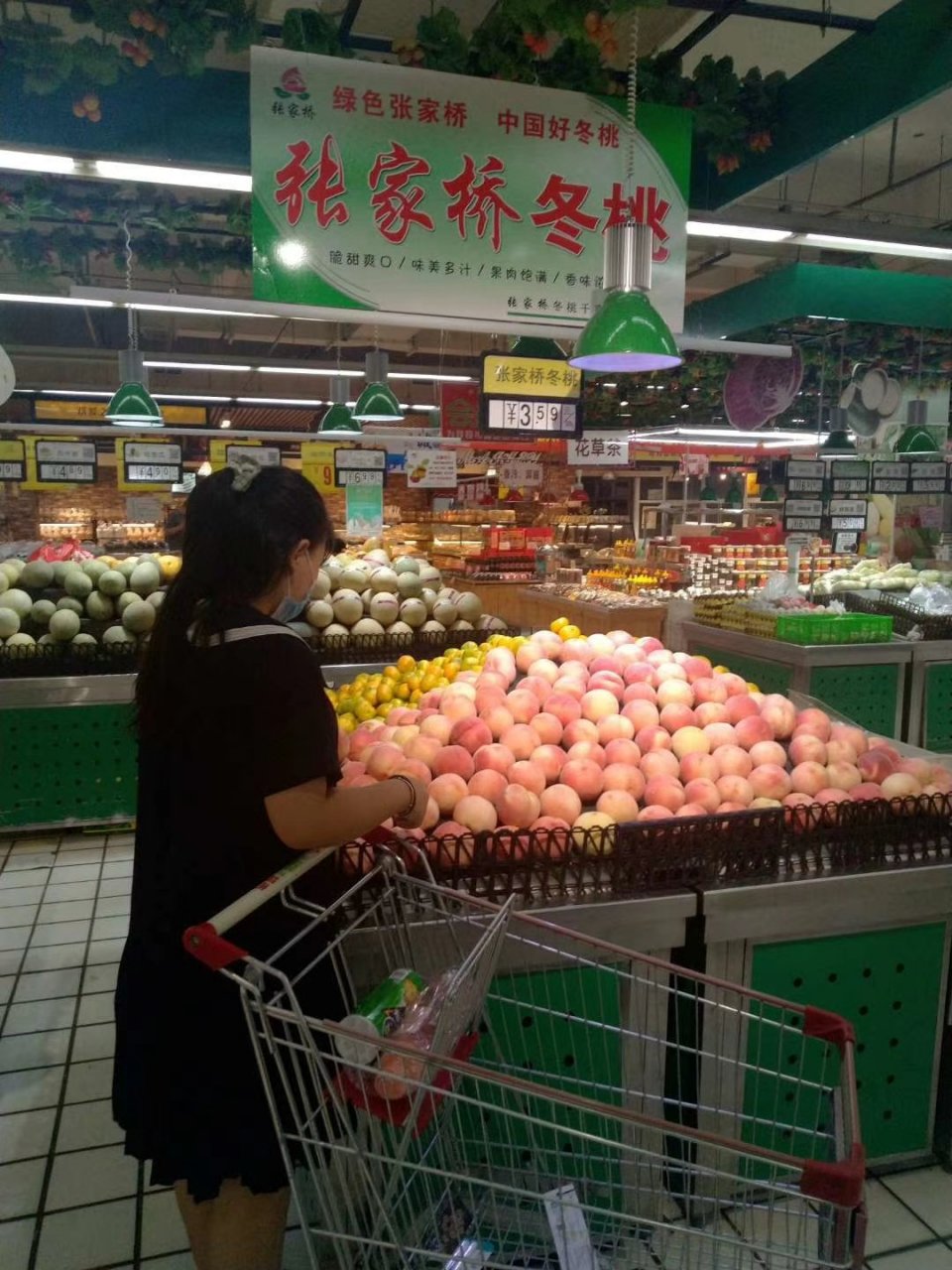 在衡水吉美超市看到了家乡特产:张家桥冬桃