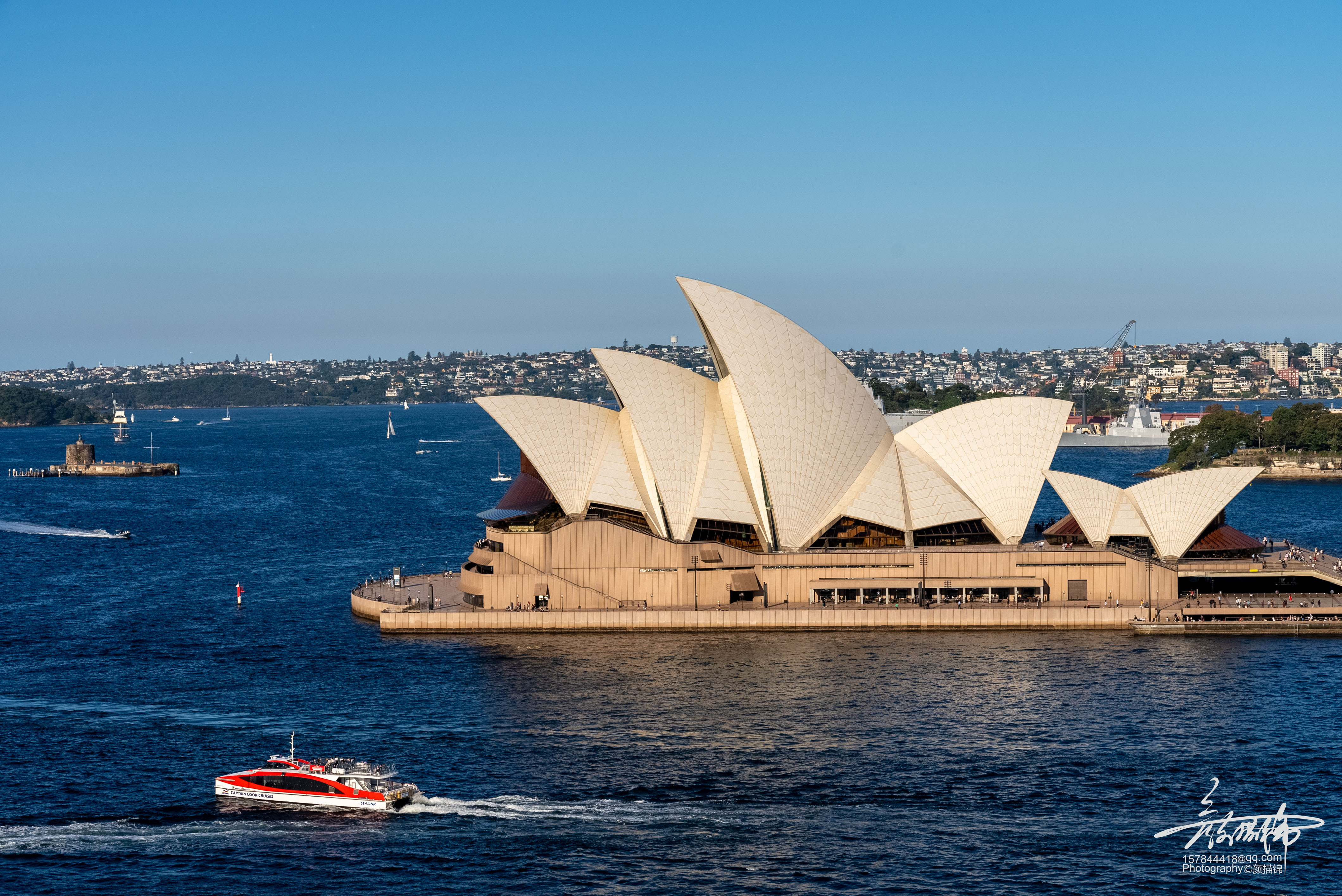 独特的帆船造型,在光与影的交织中,诉说着无尽的诗意与浪漫.